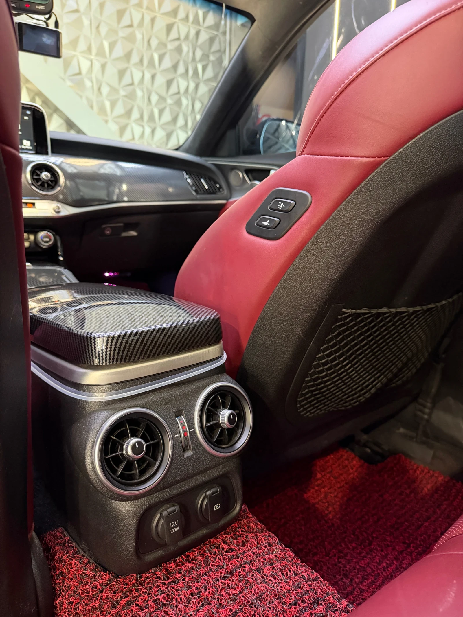 Kia Stinger 3.3 AWD 4x4 * FULL Екстри * LEXICON * Шибедах * , снимка 6 - Автомобили и джипове - 54792523