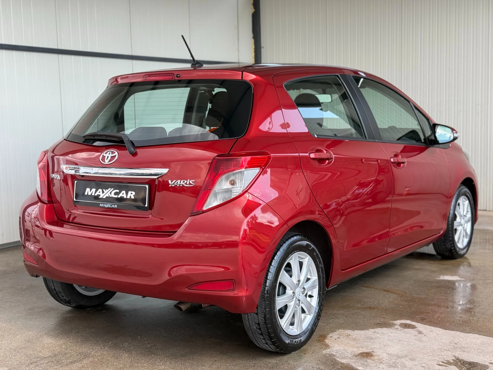 Toyota Yaris 1.3 = 2014 = 80K KM = NAVI = ЛИЗИНГ, снимка 6 - Автомобили и джипове - 55157874