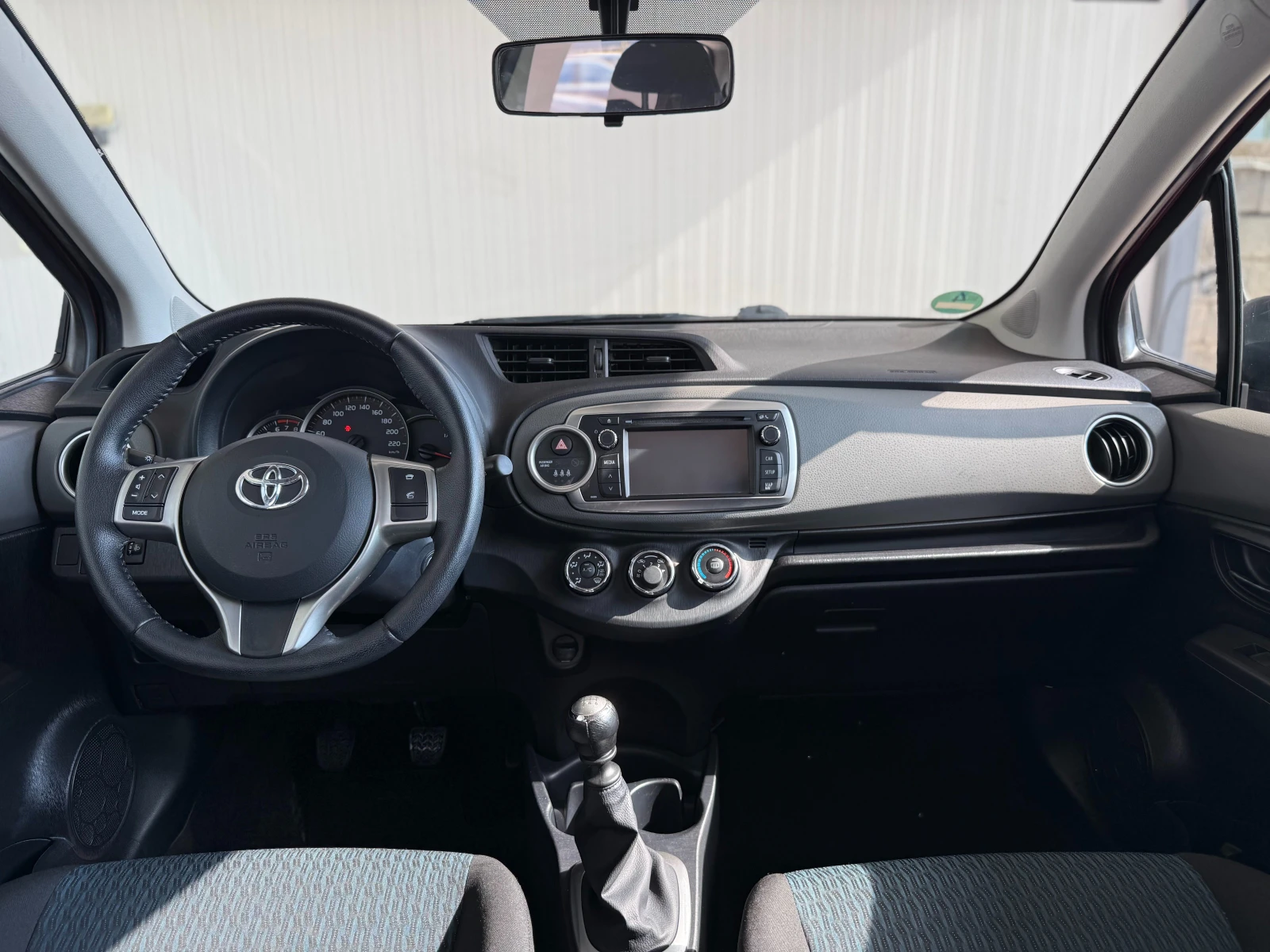 Toyota Yaris 1.3 = 2014 = 80K KM = NAVI = ЛИЗИНГ, снимка 11 - Автомобили и джипове - 55157874