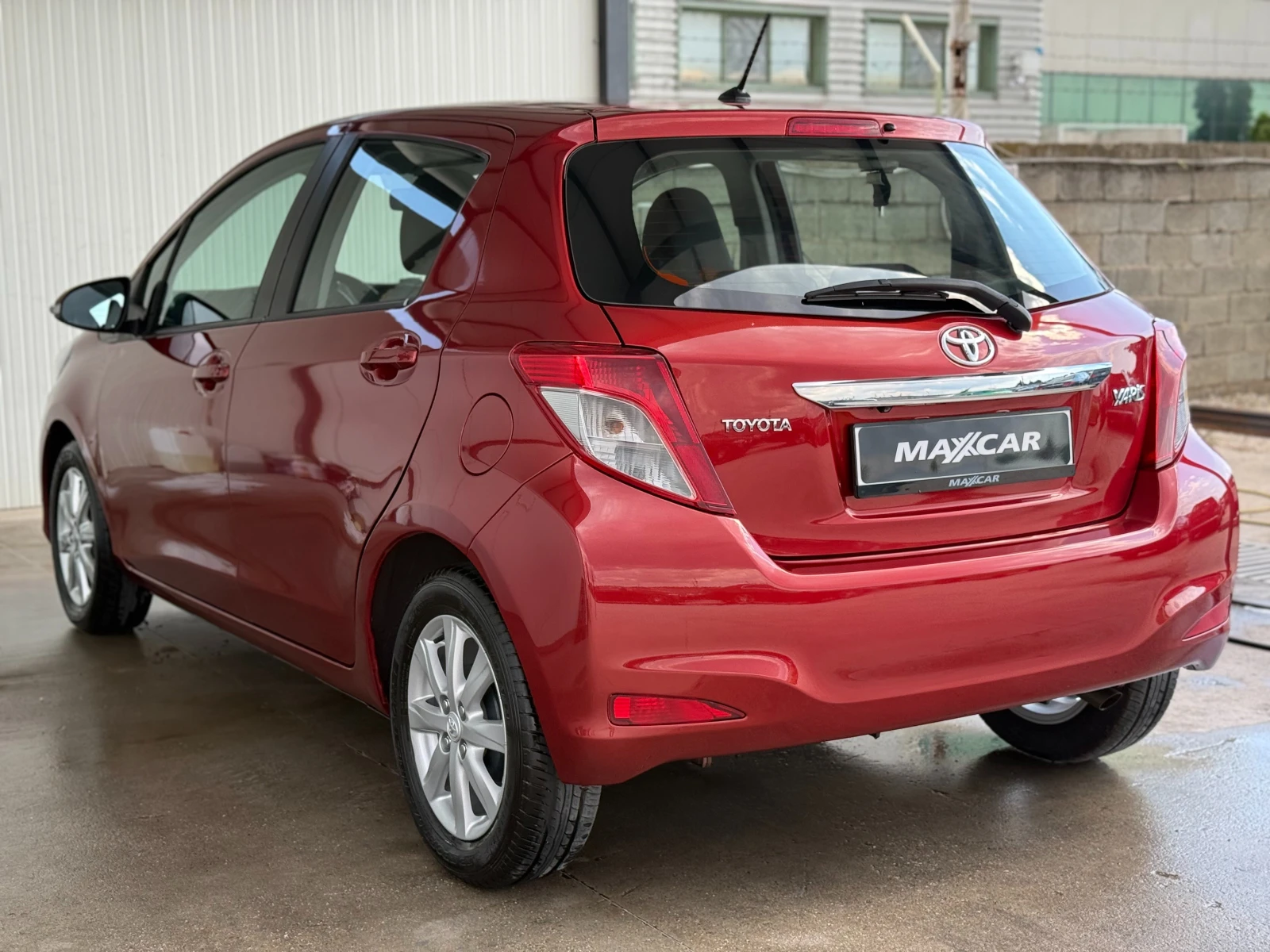 Toyota Yaris 1.3 = 2014 = 80K KM = NAVI = ЛИЗИНГ, снимка 5 - Автомобили и джипове - 55157874