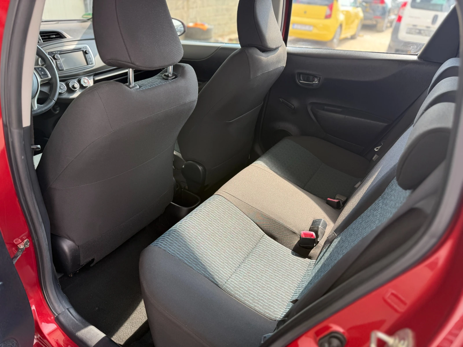 Toyota Yaris 1.3 = 2014 = 80K KM = NAVI = ЛИЗИНГ, снимка 10 - Автомобили и джипове - 55157874
