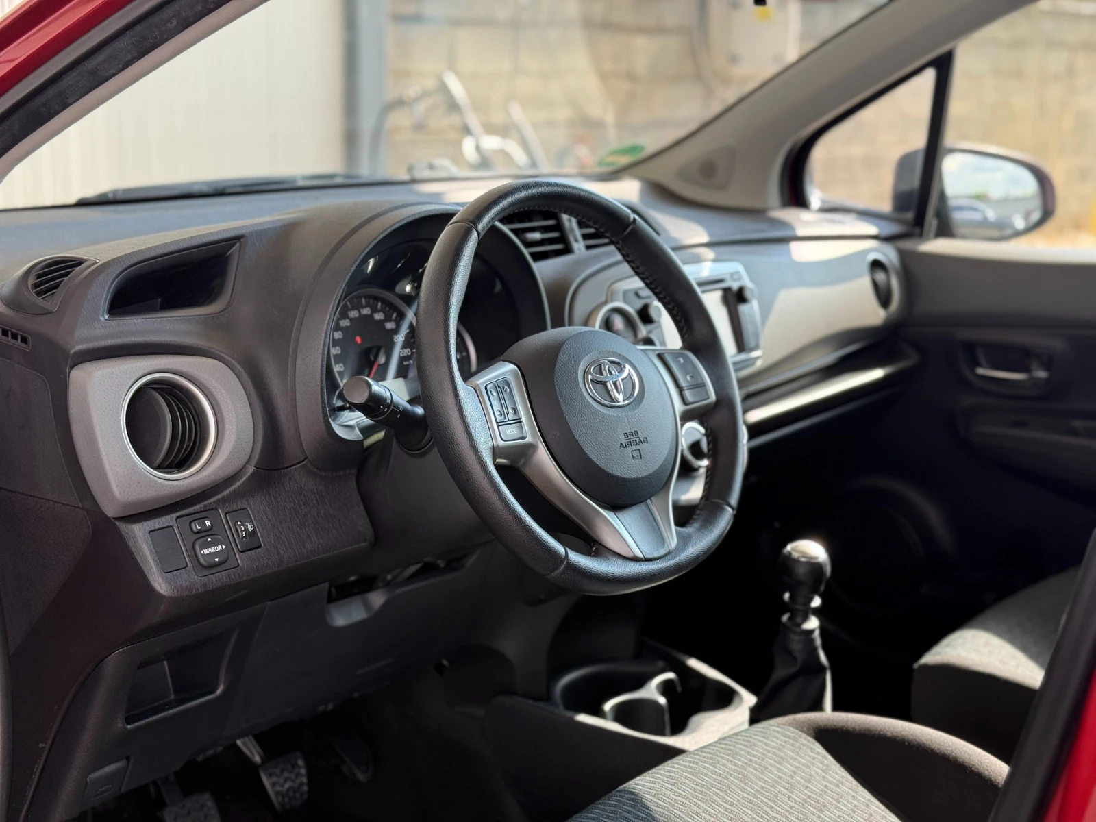 Toyota Yaris 1.3 = 2014 = 80K KM = NAVI = ЛИЗИНГ, снимка 7 - Автомобили и джипове - 55157874