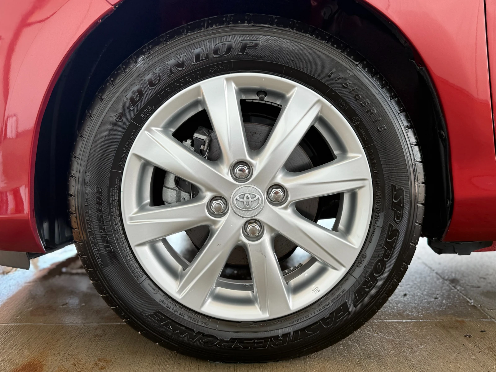 Toyota Yaris 1.3 = 2014 = 80K KM = NAVI = ЛИЗИНГ, снимка 13 - Автомобили и джипове - 55157874