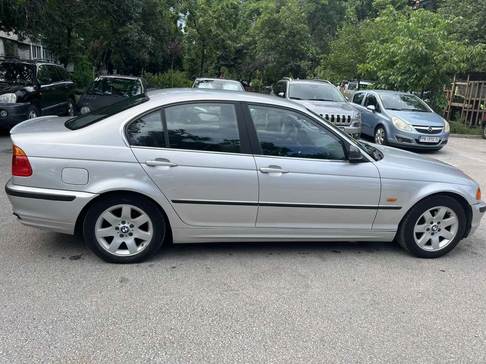 BMW 320, снимка 4 - Автомобили и джипове - 55165277