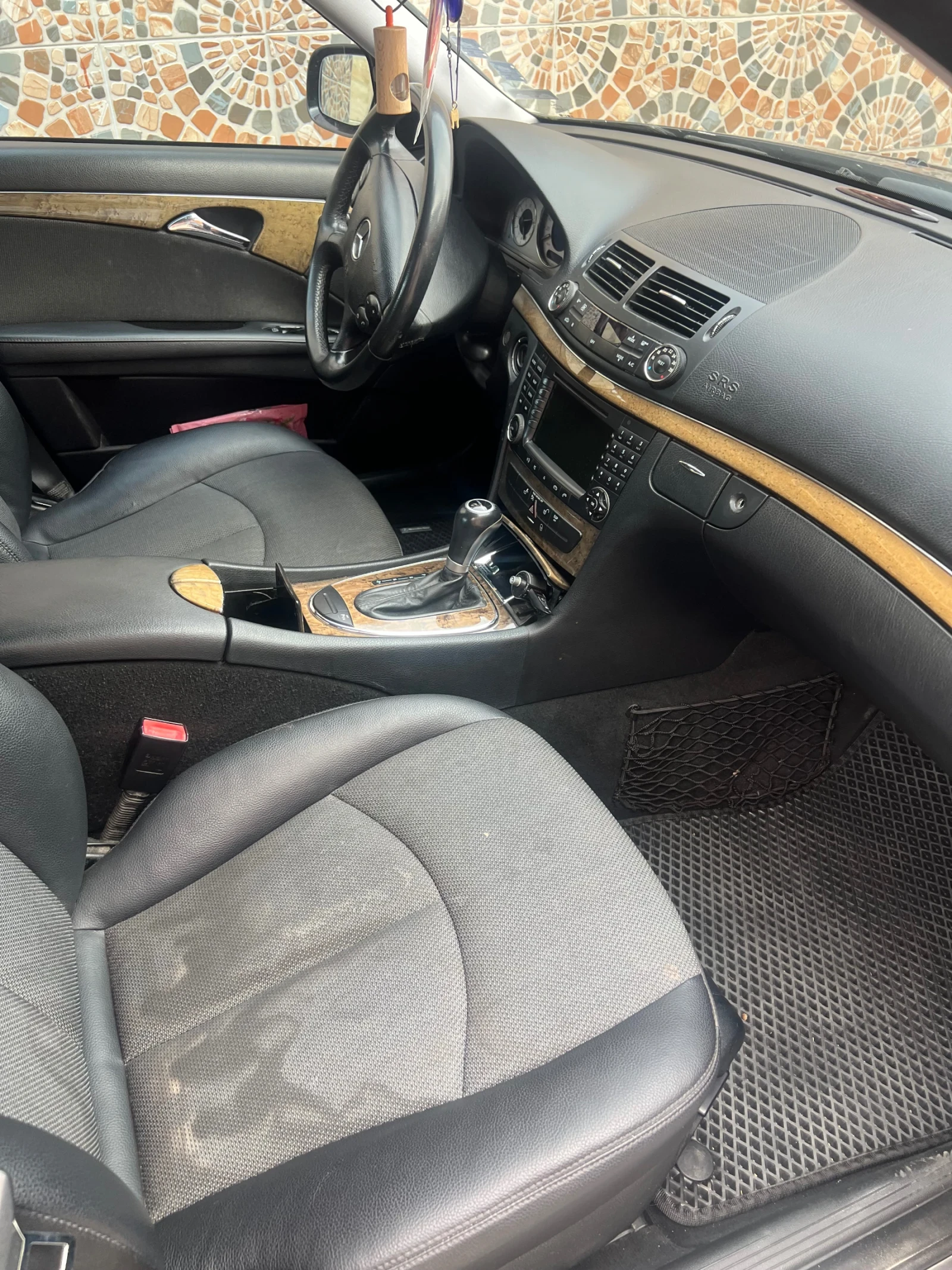 Mercedes-Benz E 220, снимка 9 - Автомобили и джипове - 55354446