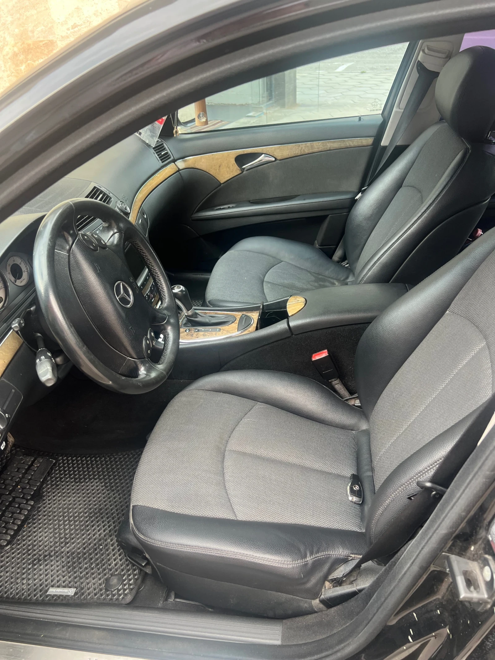 Mercedes-Benz E 220, снимка 13 - Автомобили и джипове - 55354446