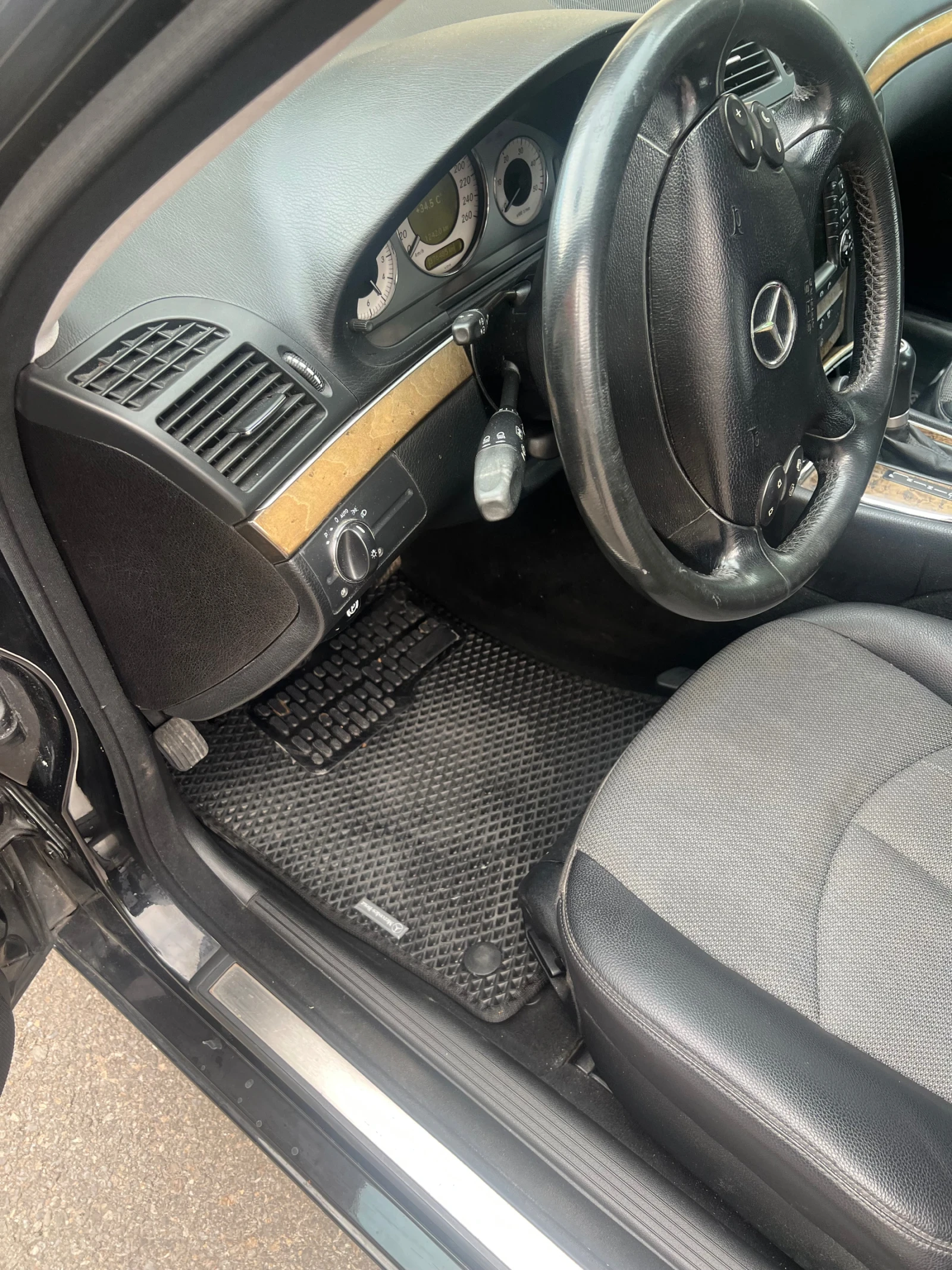 Mercedes-Benz E 220, снимка 12 - Автомобили и джипове - 55354446