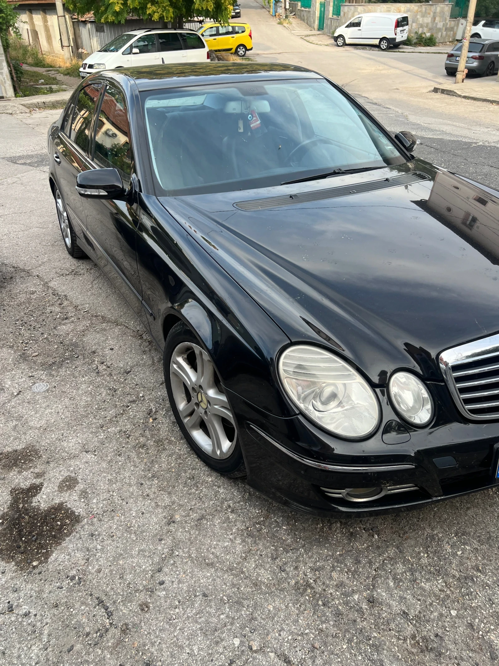 Mercedes-Benz E 220, снимка 3 - Автомобили и джипове - 55354446