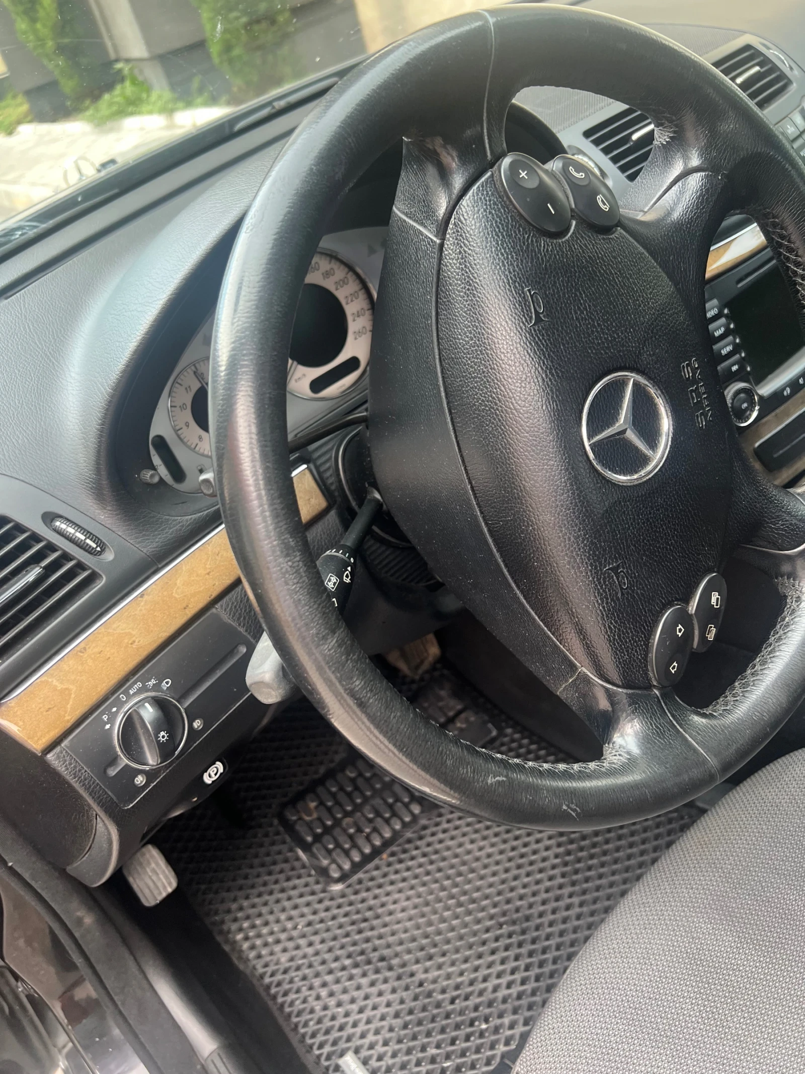 Mercedes-Benz E 220, снимка 16 - Автомобили и джипове - 55354446