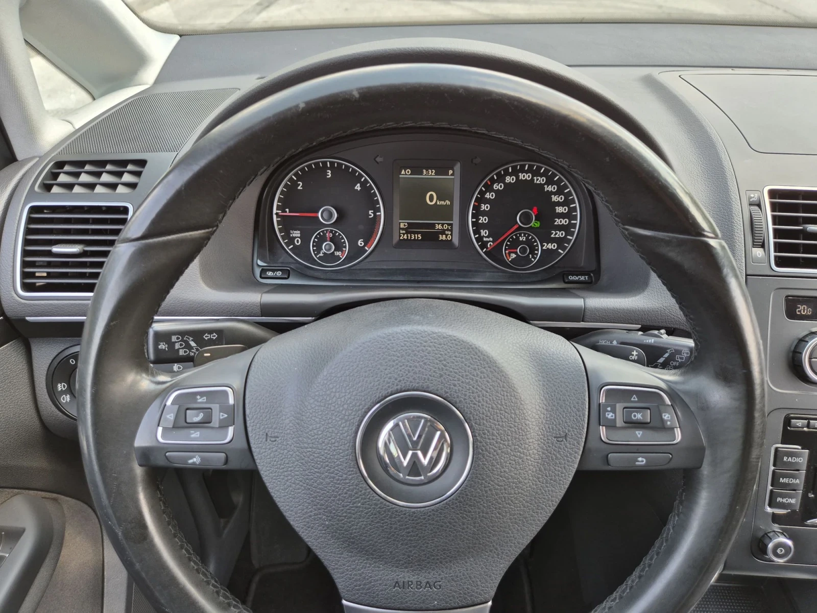 VW Touran 2.0TDI Hingline DSG Navi Кожа Печка, снимка 16 - Автомобили и джипове - 55550579