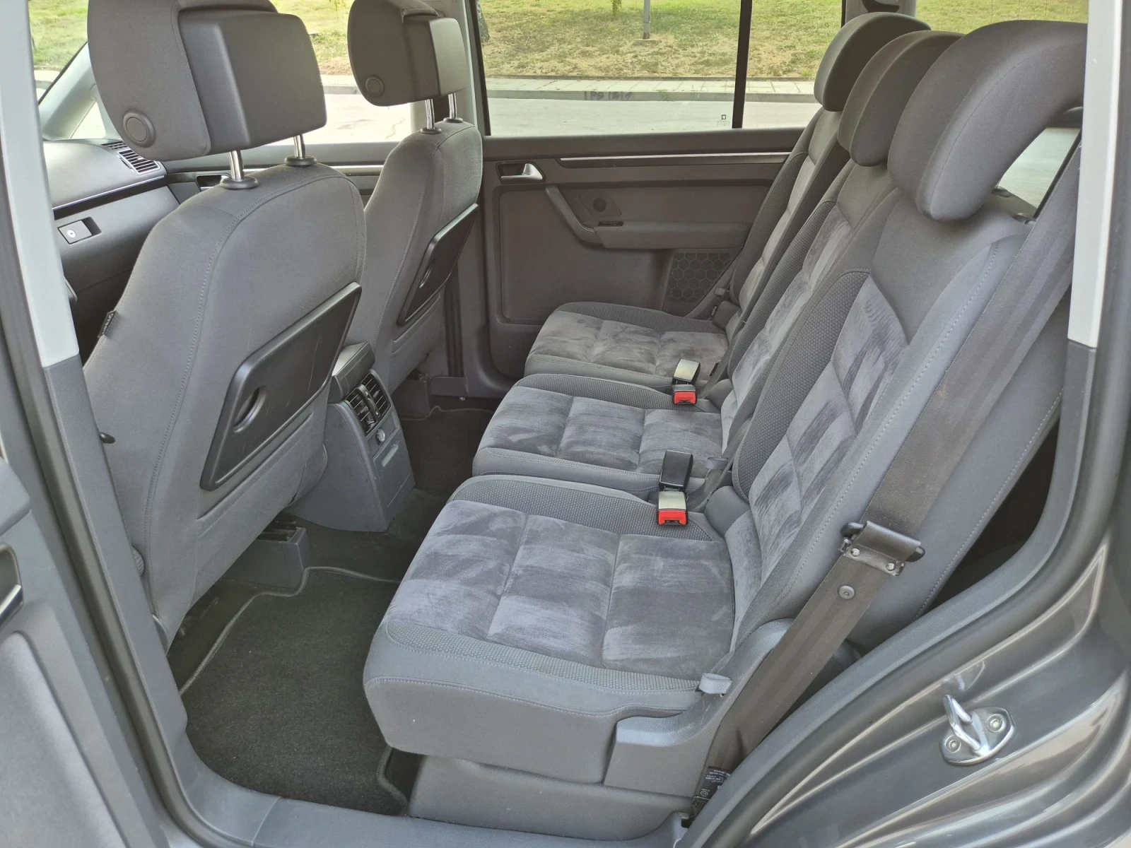 VW Touran 2.0TDI Hingline DSG Navi Кожа Печка, снимка 13 - Автомобили и джипове - 55550579
