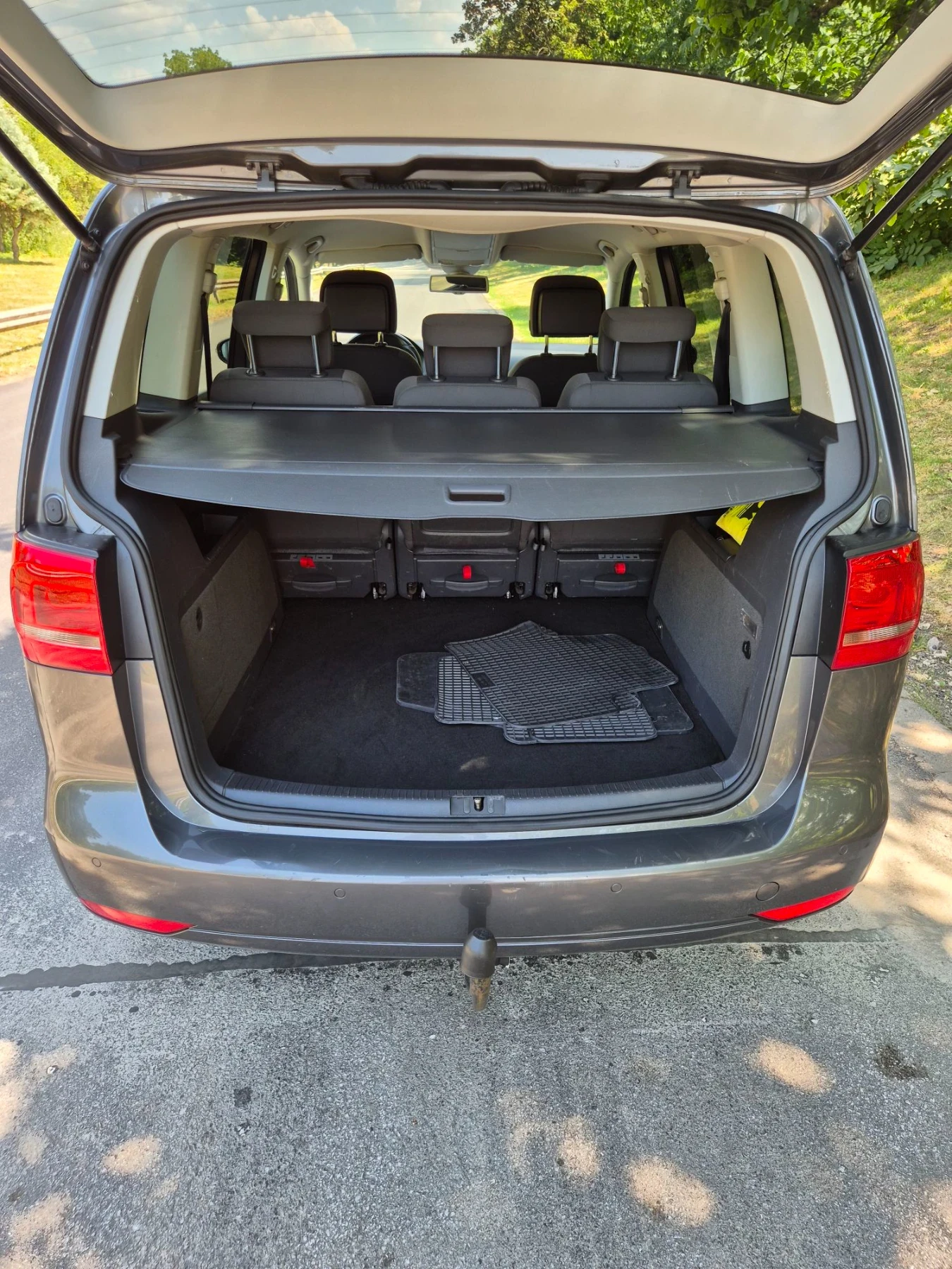 VW Touran 2.0TDI Hingline DSG Navi Кожа Печка, снимка 17 - Автомобили и джипове - 55550579