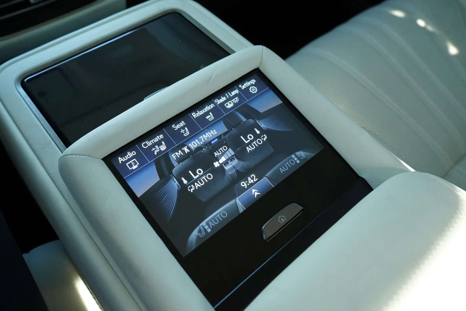 Lexus LS 500 LUXURY* HUD* KEYLESS* 360 CAM* DISTR* MARK LEVINSO, снимка 16 - Автомобили и джипове - 55741219