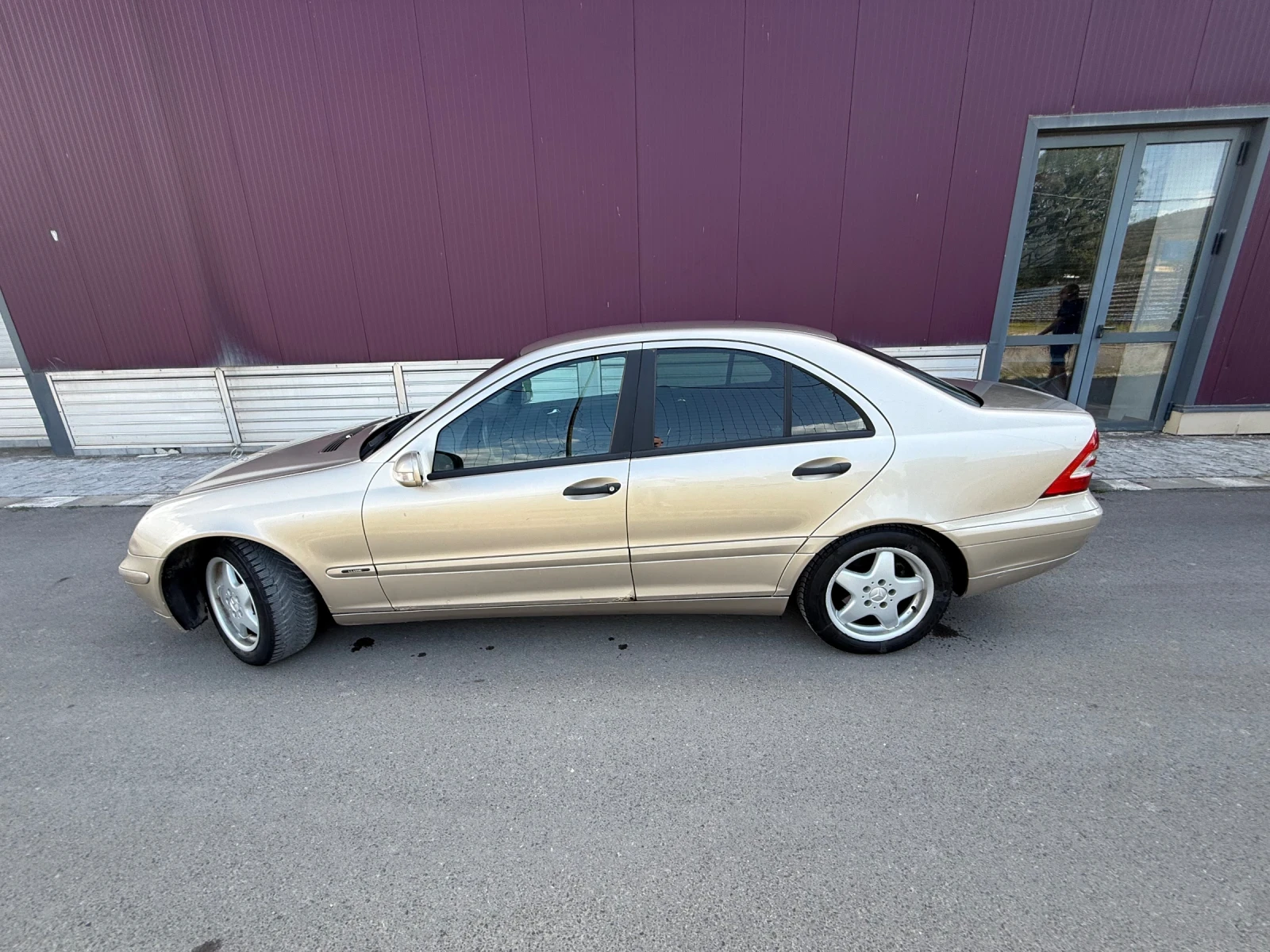 Mercedes-Benz C 220, снимка 5 - Автомобили и джипове - 55876349