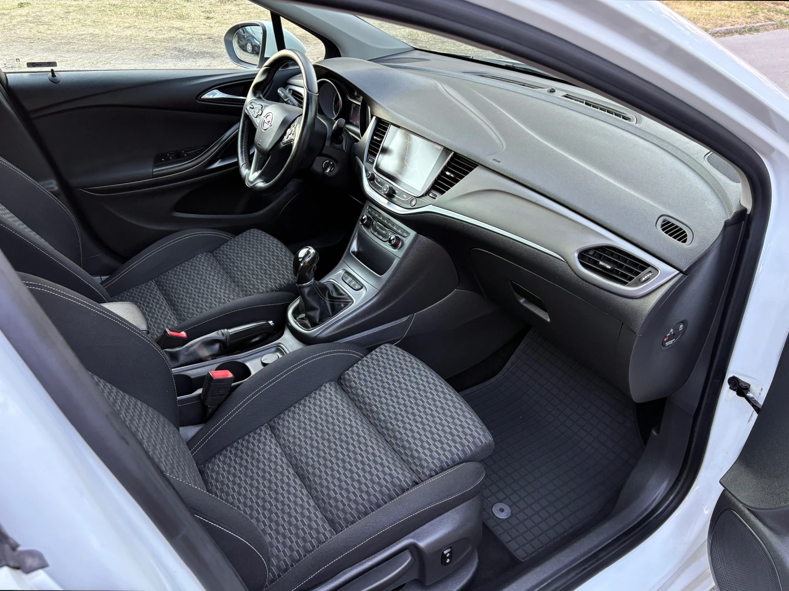 Opel Astra 1.6CDTI Навигация Car-Play* ОБСЛУЖЕНИ ВЕРИГИ* , снимка 8 - Автомобили и джипове - 56120810