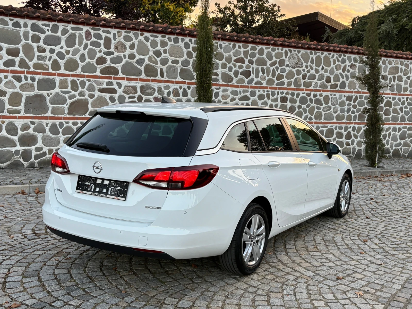Opel Astra 1.6CDTI Навигация Car-Play* ОБСЛУЖЕНИ ВЕРИГИ* , снимка 3 - Автомобили и джипове - 56120810