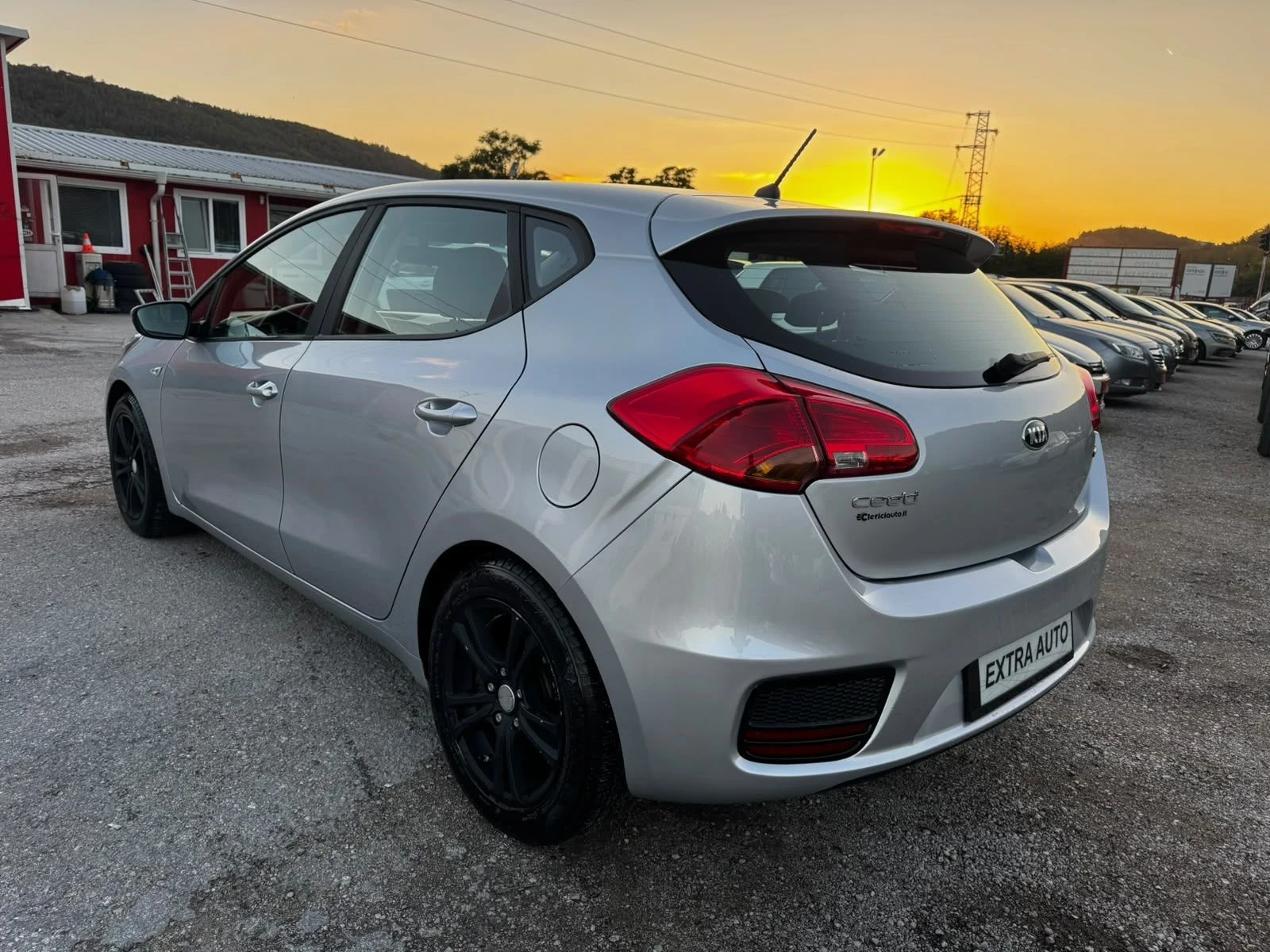 Kia Ceed 1.6CRDI, EURO 6B, FACELIFT, ХЕЧБЕК, 82000км, снимка 2 - Автомобили и джипове - 56302840