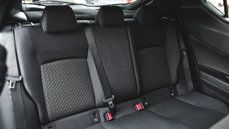 Toyota C-HR 2.0 Hybrid Club Automatic, снимка 11 - Автомобили и джипове - 51274494