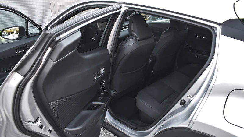 Toyota C-HR 2.0 Hybrid Club Automatic, снимка 9 - Автомобили и джипове - 51274494