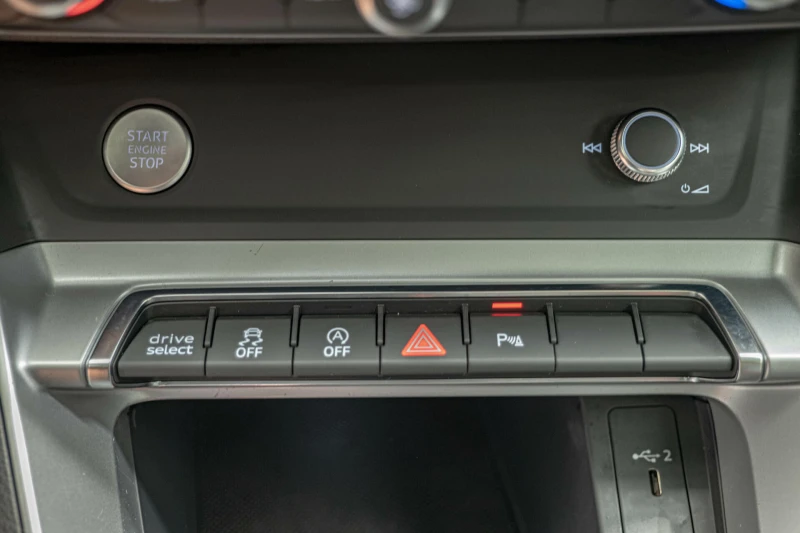 Audi Q3 40TFSI/Quattro/Sline/Панорама/Side Assist/Virtual/, снимка 11 - Автомобили и джипове - 51435264