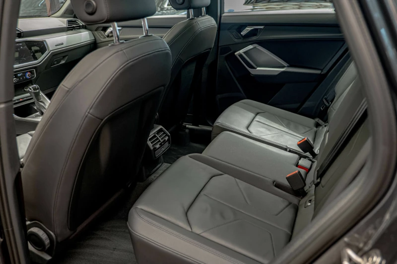 Audi Q3 40TFSI/Quattro/Sline/Панорама/Side Assist/Virtual/, снимка 8 - Автомобили и джипове - 51435264