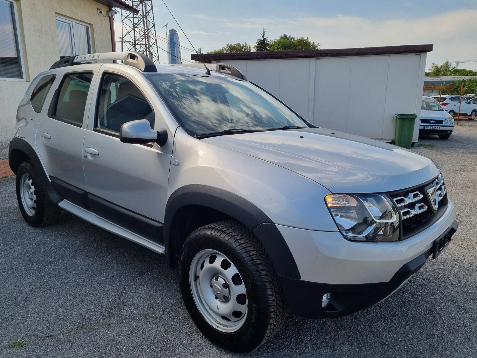 Dacia Duster 1.2 Турбо16v 125кс/6ск/Евро6/4х4/Кожа/Топ/ - изображение 2