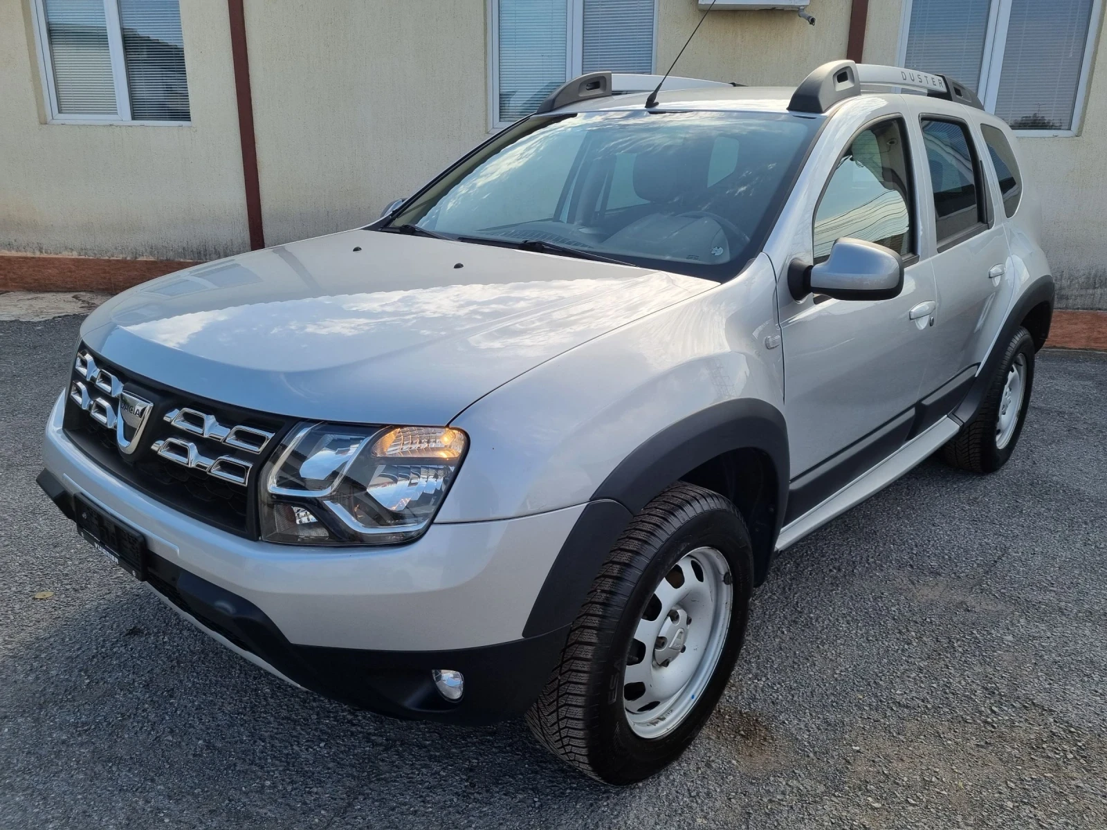 Dacia Duster 1.2 Турбо16v 125кс/6ск/Евро6/4х4/Кожа/Топ/ - изображение 4