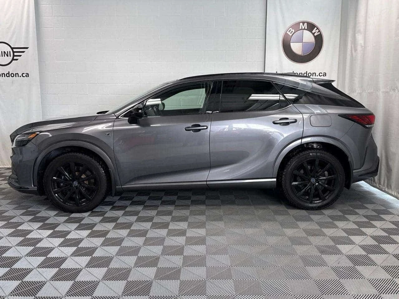 Lexus RX 500h F SPORT ЕДИН СОБСТВЕНИК СЕРВИЗА ИСТОРИЯ, снимка 3 - Автомобили и джипове - 54039446