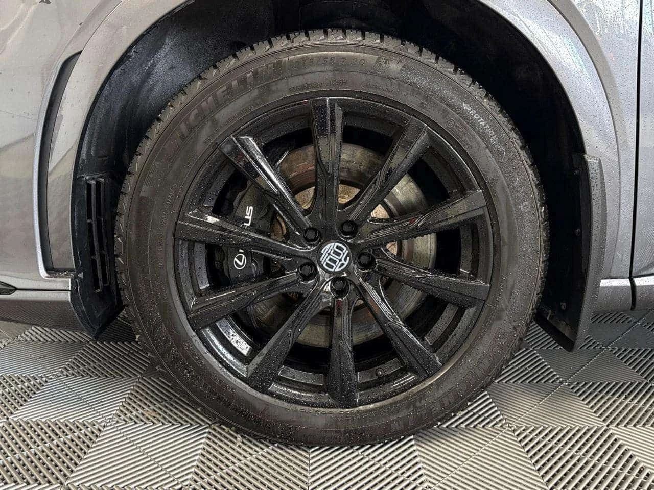 Lexus RX 500h F SPORT ЕДИН СОБСТВЕНИК СЕРВИЗА ИСТОРИЯ, снимка 15 - Автомобили и джипове - 54039446