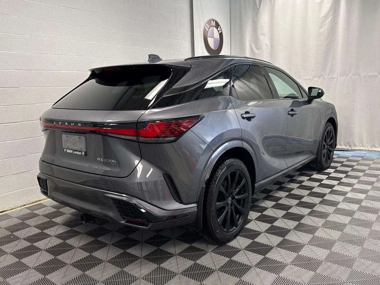 Lexus RX 500h F SPORT ЕДИН СОБСТВЕНИК СЕРВИЗА ИСТОРИЯ, снимка 17 - Автомобили и джипове - 54039446