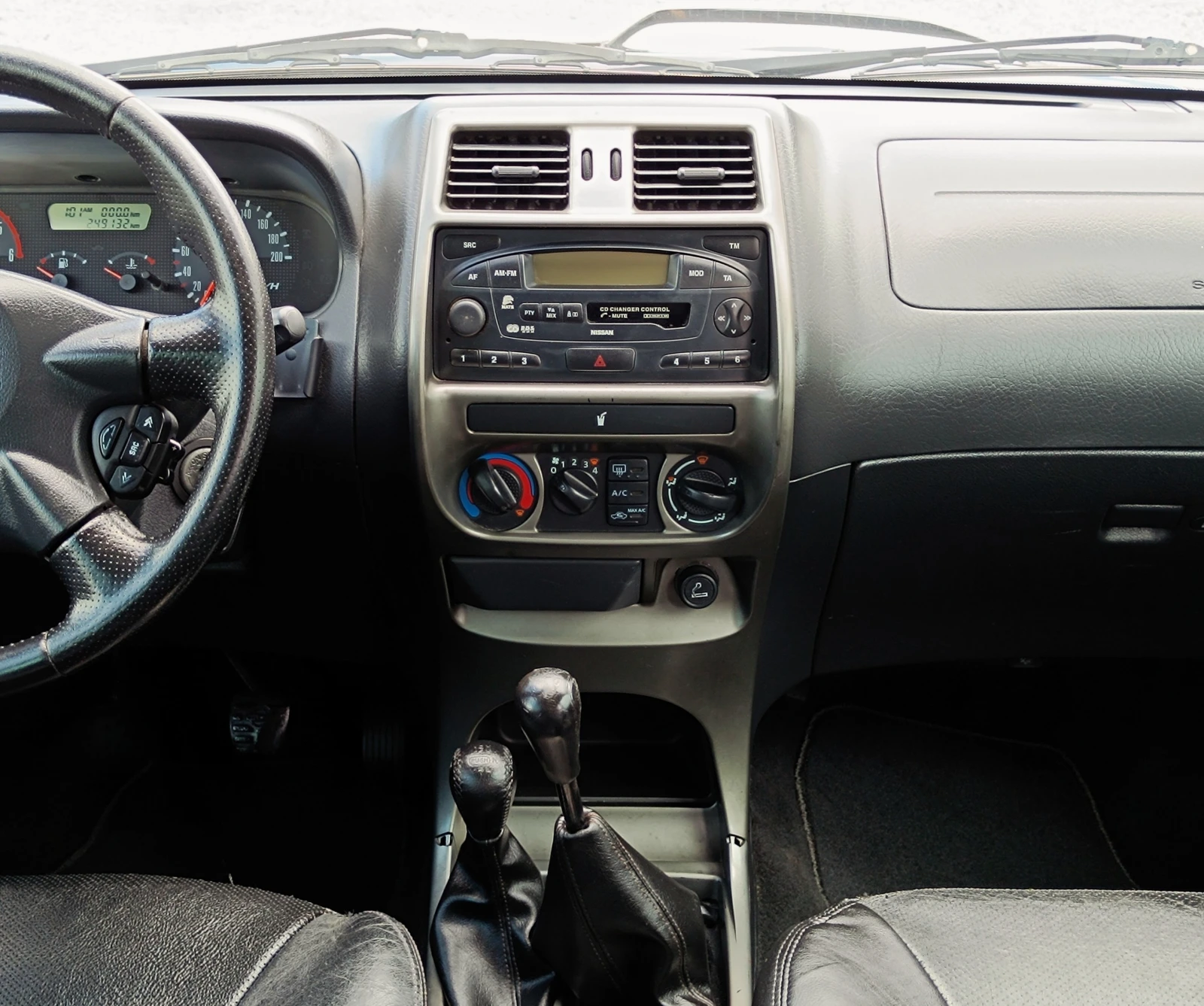 Nissan Terrano 3.0 TDi* 4x4* БАВНИ* НОВ ВНОС* ИТАЛИЯ* , снимка 13 - Автомобили и джипове - 54392974