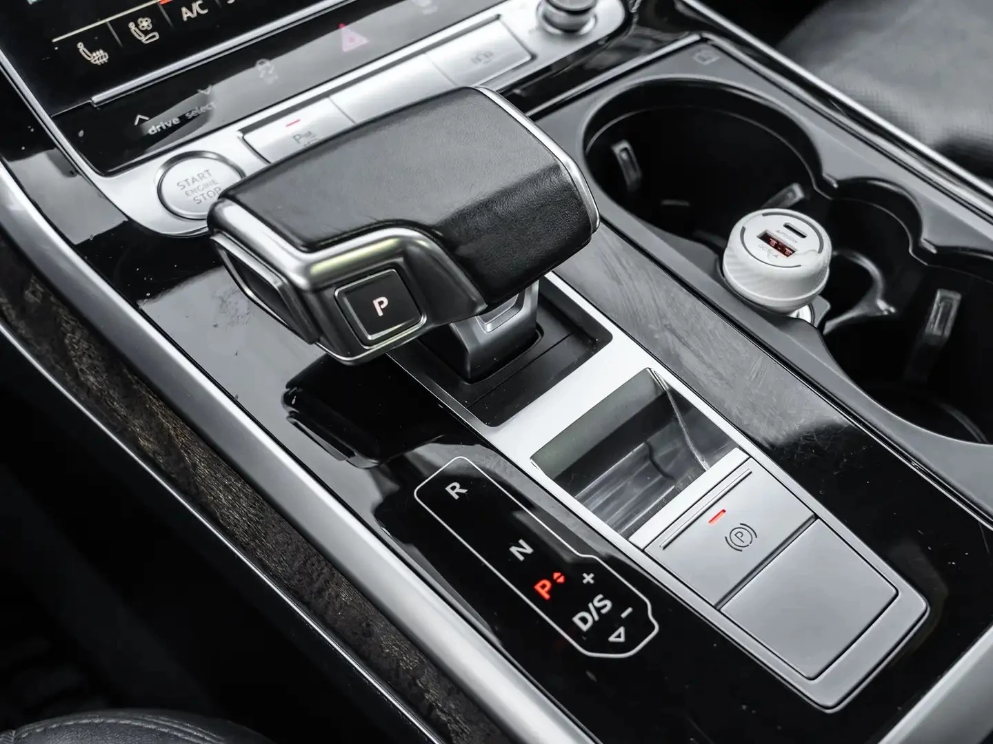 Audi Q7 TECHNIK / S-LINE / DISTRONIC / 360 / ОБДУХ / ПАНО, снимка 13 - Автомобили и джипове - 54970065