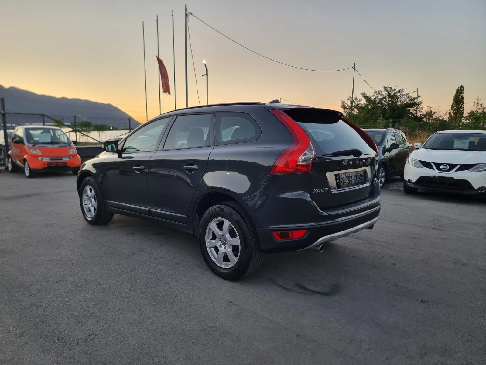 Volvo XC60 2.4 D5, снимка 4 - Автомобили и джипове - 55947753