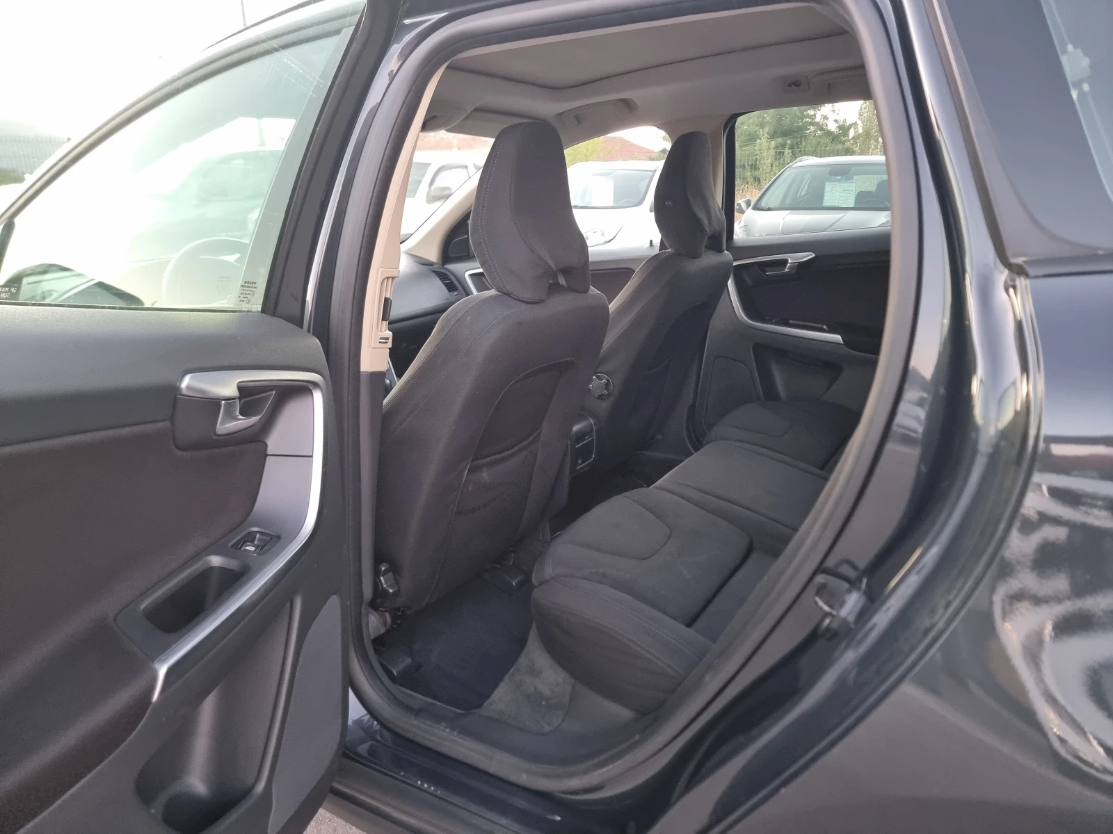 Volvo XC60 2.4 D5, снимка 11 - Автомобили и джипове - 55947753
