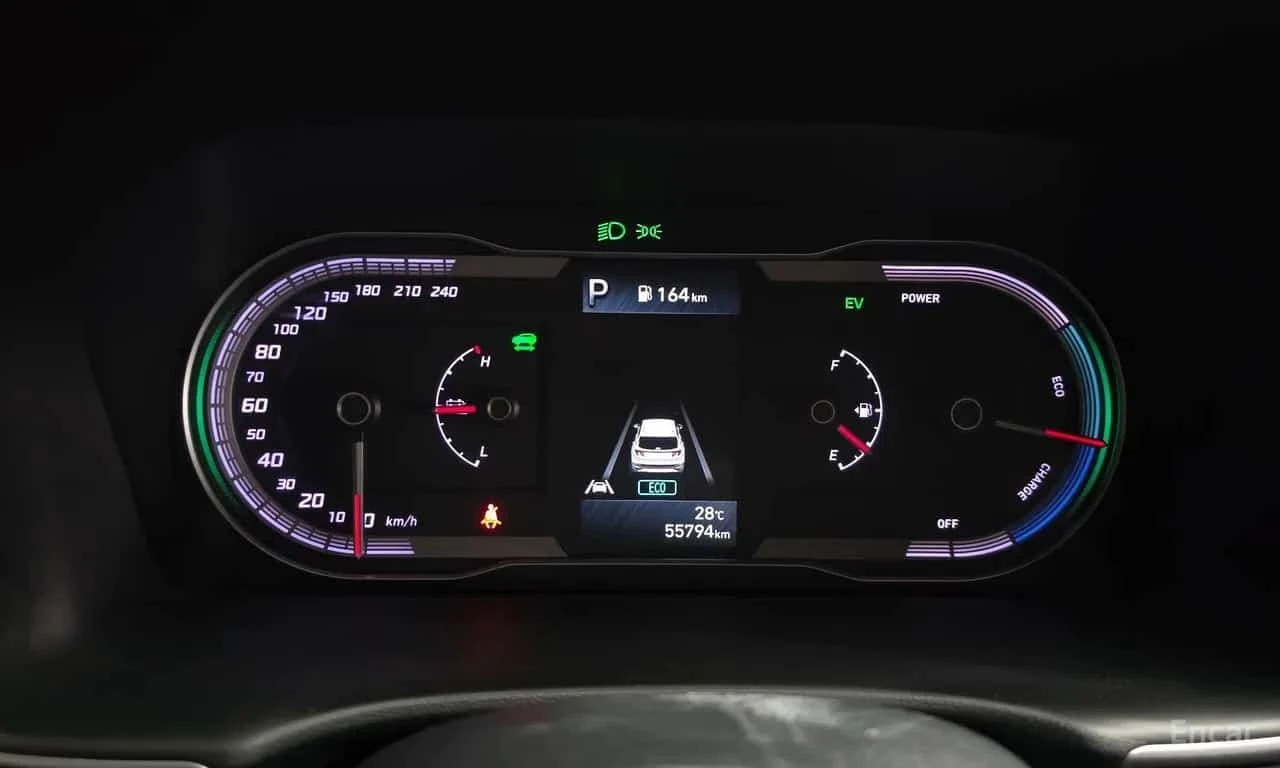 Hyundai Tucson * Modern 2WD * Камера * Кожа * , снимка 8 - Автомобили и джипове - 56228372
