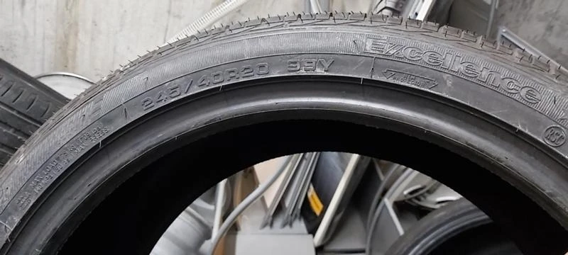 Гуми Летни 245/40R20, снимка 4 - Гуми и джанти - 32559345