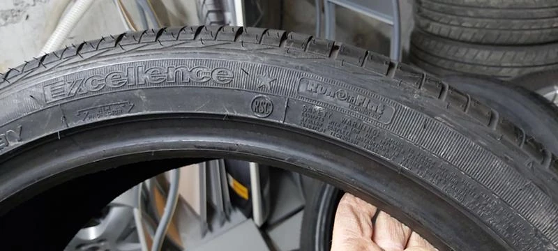 Гуми Летни 245/40R20, снимка 5 - Гуми и джанти - 32559345