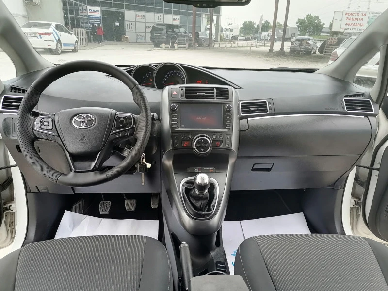 Toyota Verso, снимка 12 - Автомобили и джипове - 45651189