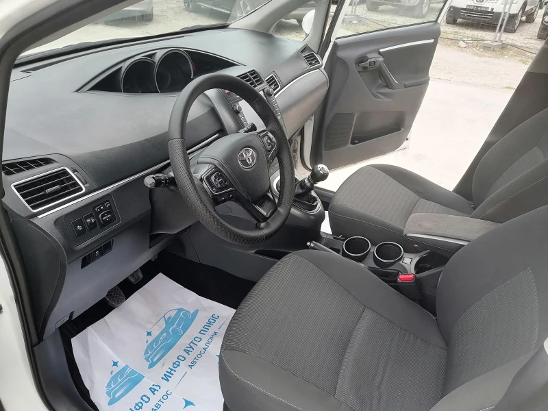 Toyota Verso, снимка 8 - Автомобили и джипове - 45651189