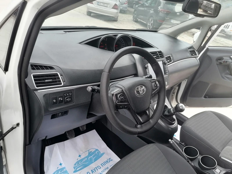 Toyota Verso, снимка 13 - Автомобили и джипове - 45651189