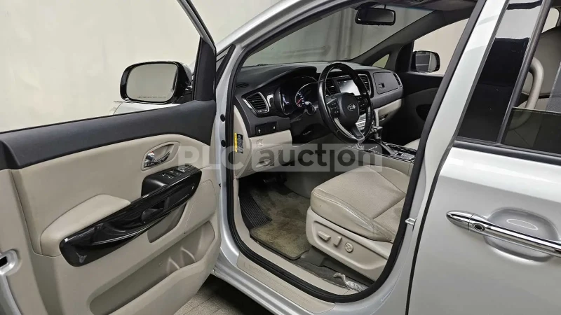 Kia Carnival, снимка 5 - Автомобили и джипове - 48678943