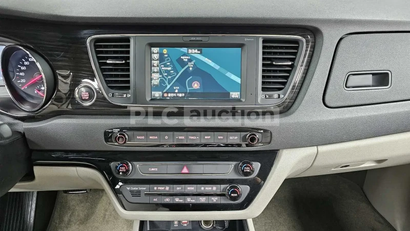 Kia Carnival, снимка 10 - Автомобили и джипове - 48678943