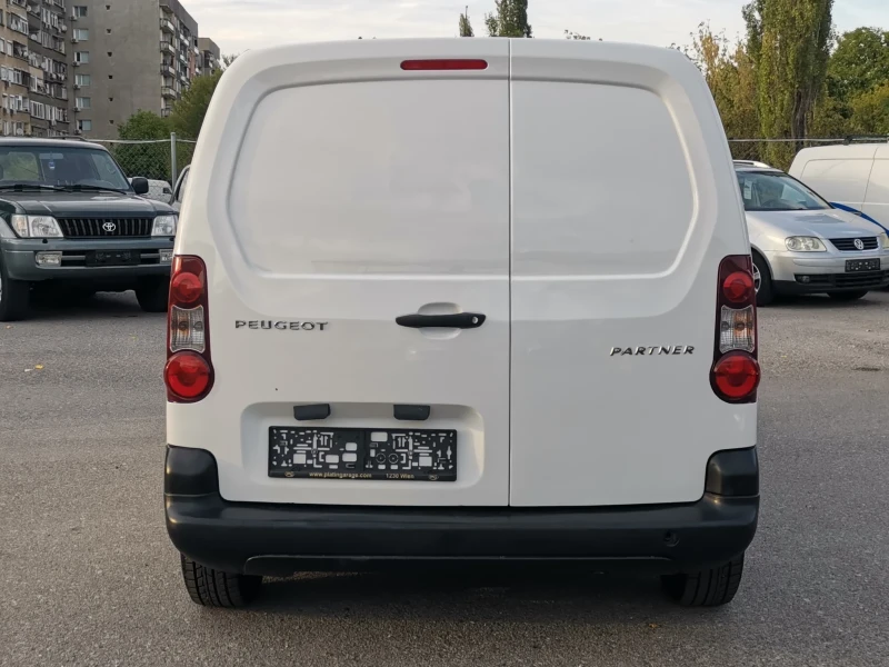 Peugeot Partner 1.6Hdi EURO6 3-местен * КЛИМАТИК* , снимка 4 - Автомобили и джипове - 51742271