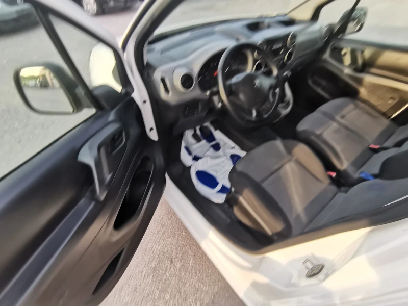 Peugeot Partner 1.6Hdi EURO6 3-местен * КЛИМАТИК* , снимка 12 - Автомобили и джипове - 51742271