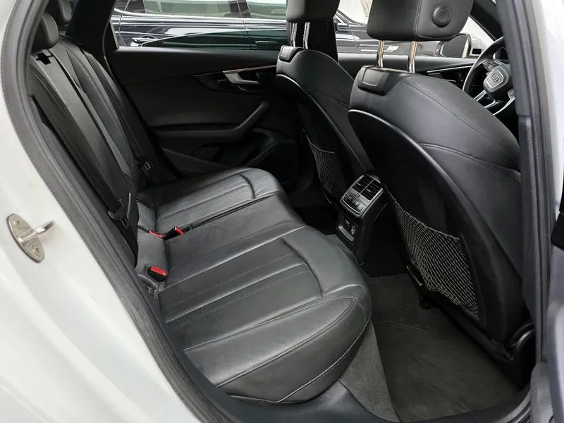 Audi A4 40 TFSI Premium, снимка 12 - Автомобили и джипове - 54880286