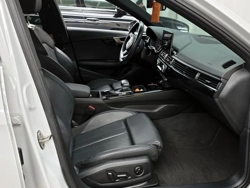 Audi A4 40 TFSI Premium, снимка 11 - Автомобили и джипове - 54880286