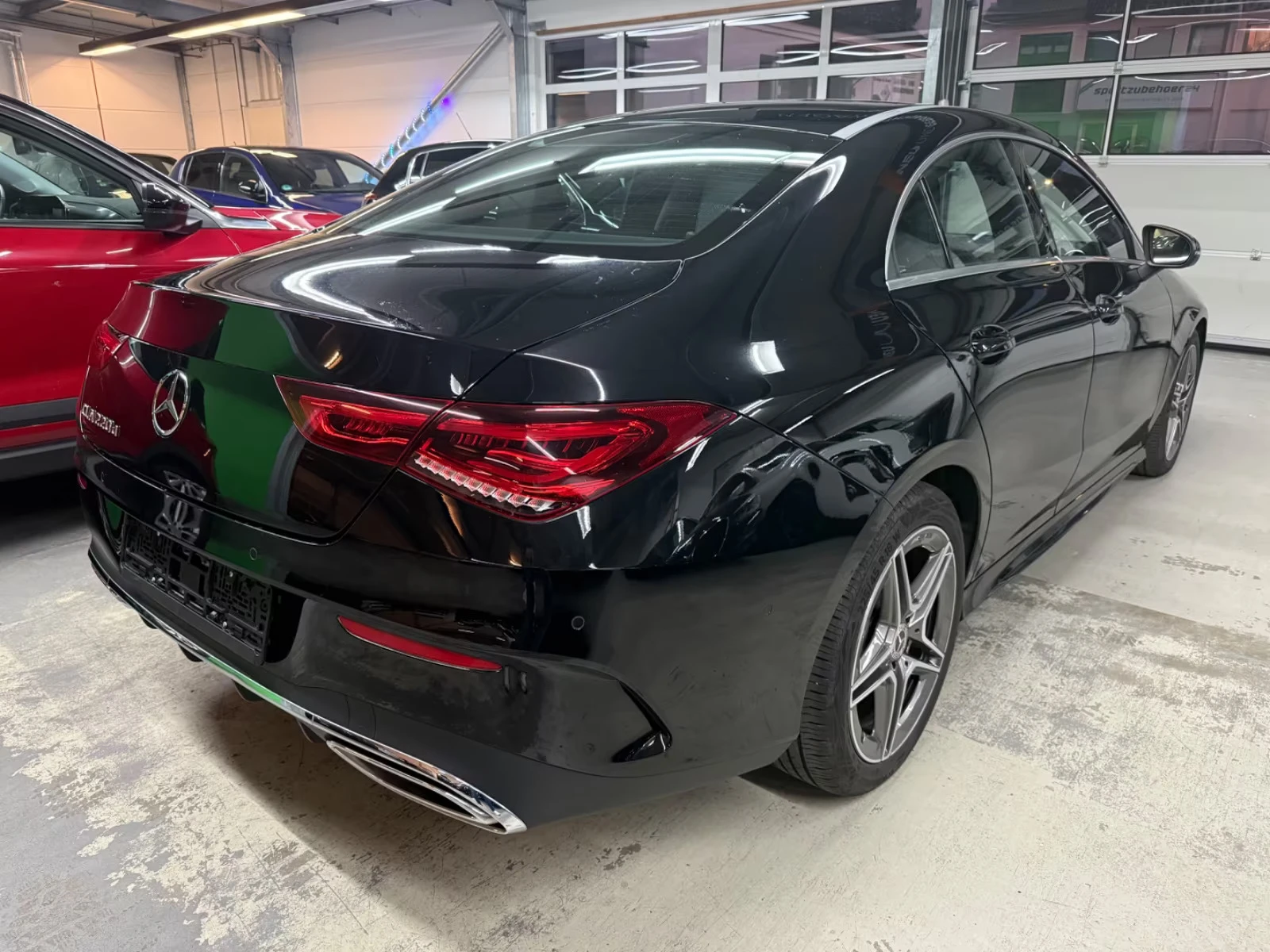 Mercedes-Benz CLA 220 d AMG Line - изображение 8