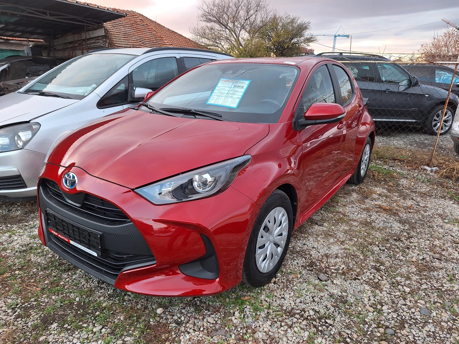 Toyota Yaris 1.5 hybrid - изображение 2