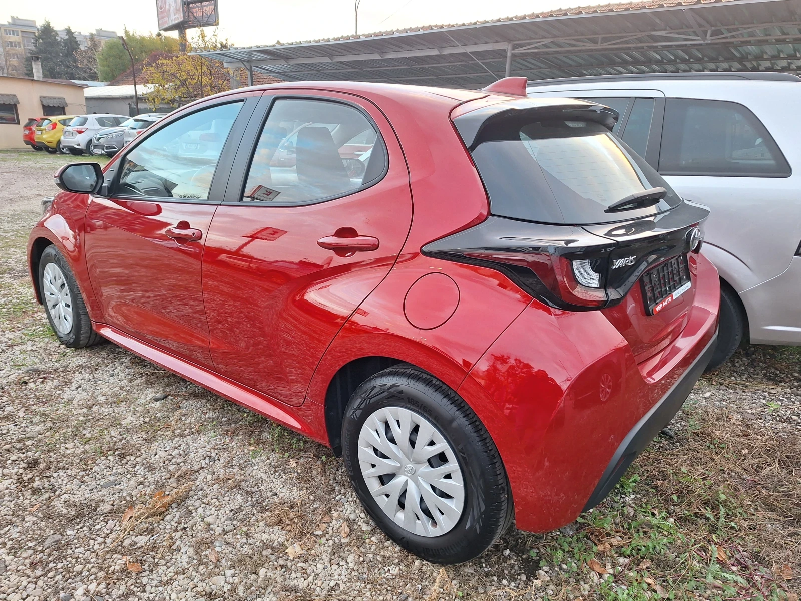 Toyota Yaris 1.5 hybrid - изображение 4