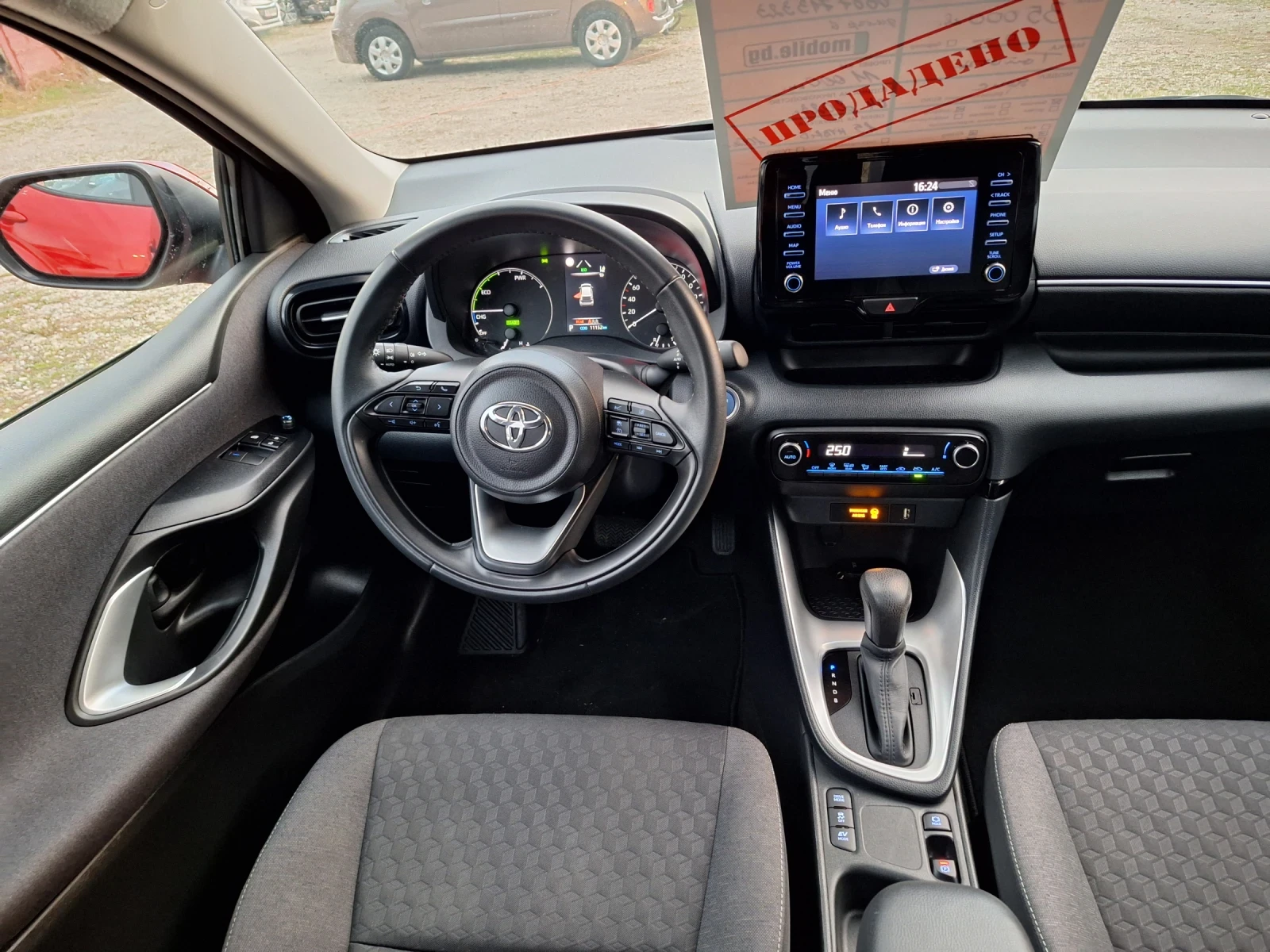 Toyota Yaris 1.5 hybrid - изображение 8